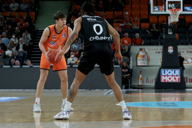 3次助攻和 3次助攻和