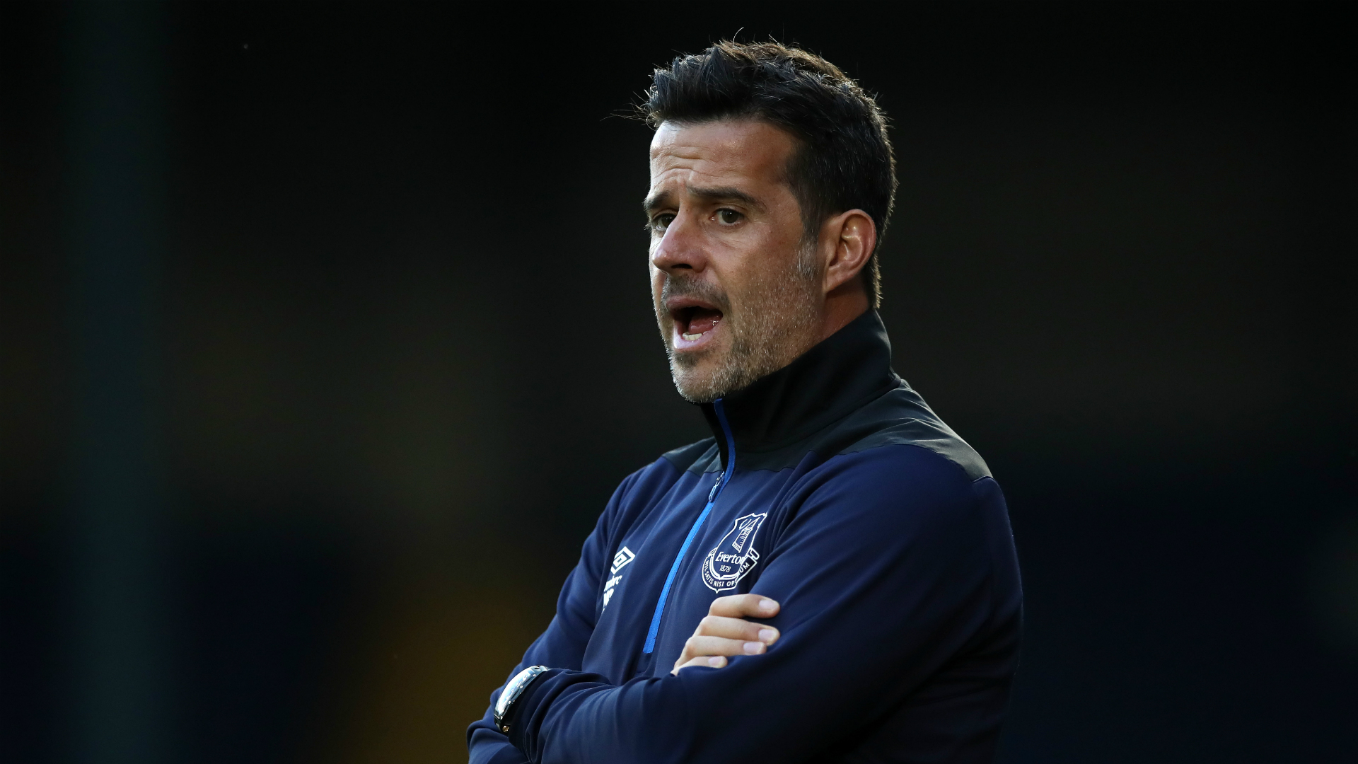 再次聚焦在 再次聚焦在